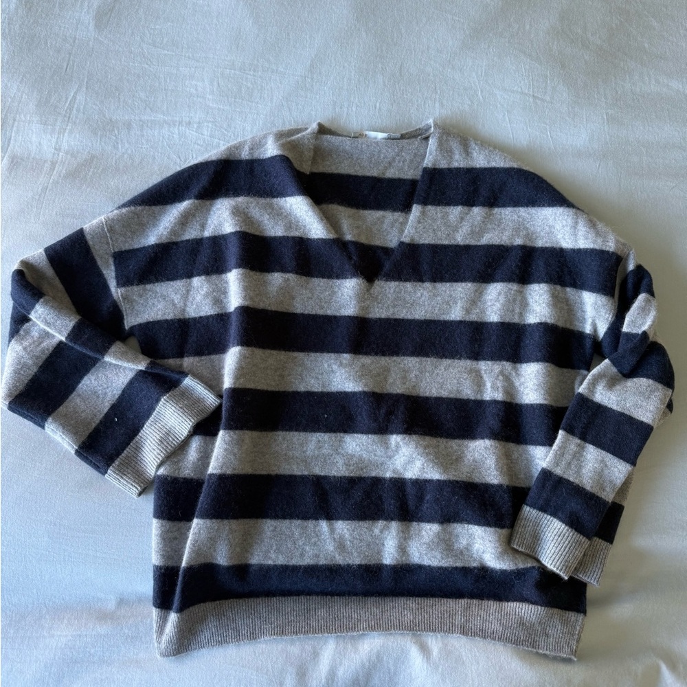 Vince Navy and Gray Striped V-Neck Sweater Women’s Sz S, NWOT, 100% Cashmere